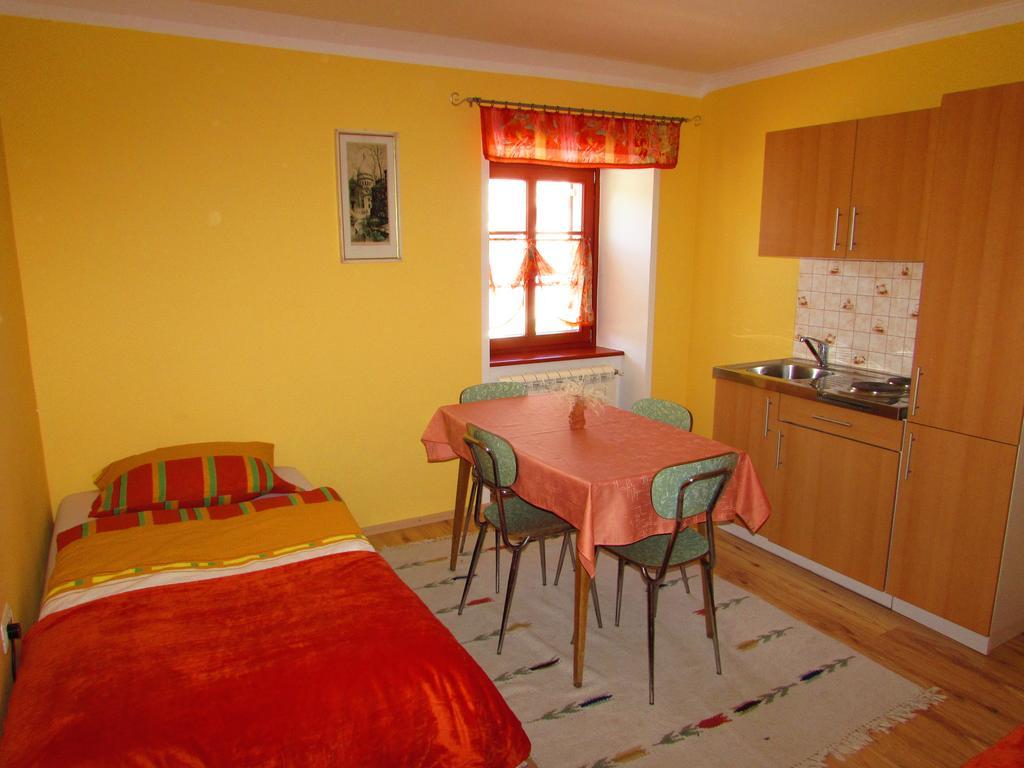 Villa Tourist Farm Dujceva Domacija Vremski Britof Habitación foto